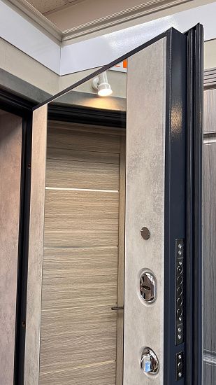 Входная дверь  